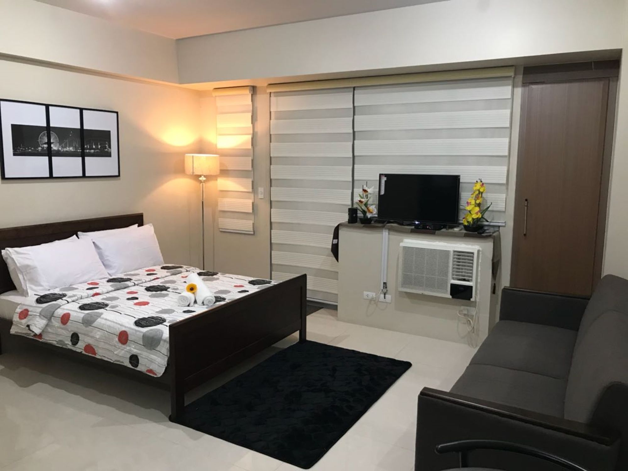 One Palm Tree Apartments Manila Esterno foto